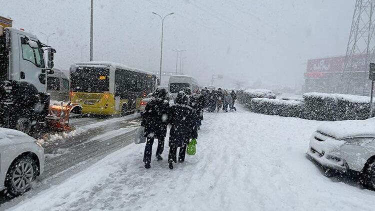 Havada kar kokusu var Hafta sonu tatili Cumadan başlayabilir Meteoroloji ilan etti: İstanbul kar yağışıyla tanışıyor