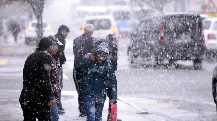 Bu gece yarısı sağanak, hafta sonu kar geliyor Meteoroloji: Kritik saatler başladı Kar yağışı bu illeri beyaza bürüyecek