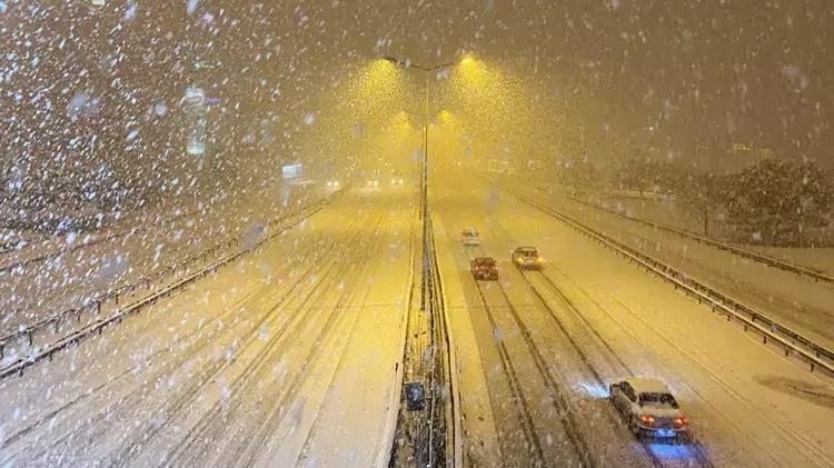 Bu gece yarısı sağanak, hafta sonu kar geliyor Meteoroloji: Kritik saatler başladı Kar yağışı bu illeri beyaza bürüyecek