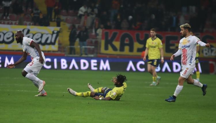 Her şeyi berbat ettiler Küfür ortalığı karıştırdı, Mert Hakan ve Fred dayanamadı