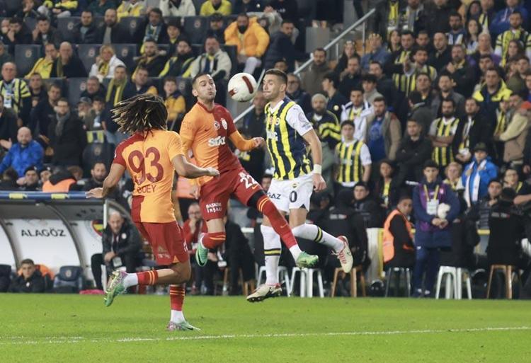 Penaltı ve kırmızı kart tartışmaları Fenerbahçe-Galatasaray derbisine damga vurdu İşte derbideki tartışmalı pozisyonlar...