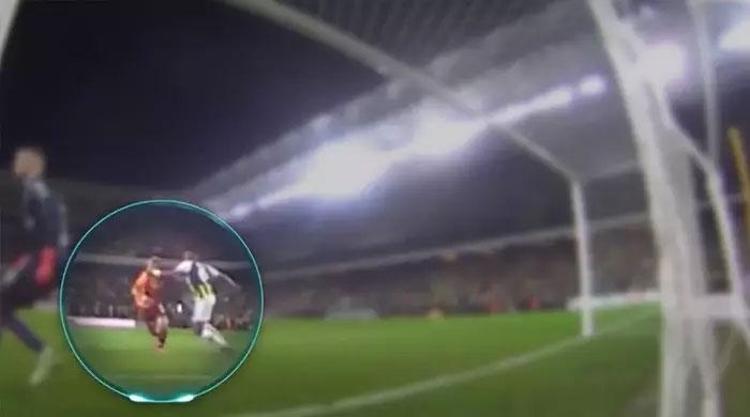 Penaltı ve kırmızı kart tartışmaları Fenerbahçe-Galatasaray derbisine damga vurdu İşte derbideki tartışmalı pozisyonlar...