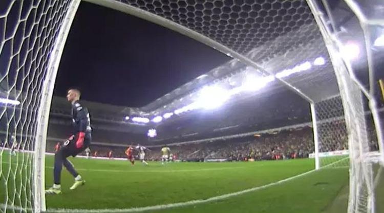 Penaltı ve kırmızı kart tartışmaları Fenerbahçe-Galatasaray derbisine damga vurdu İşte derbideki tartışmalı pozisyonlar...