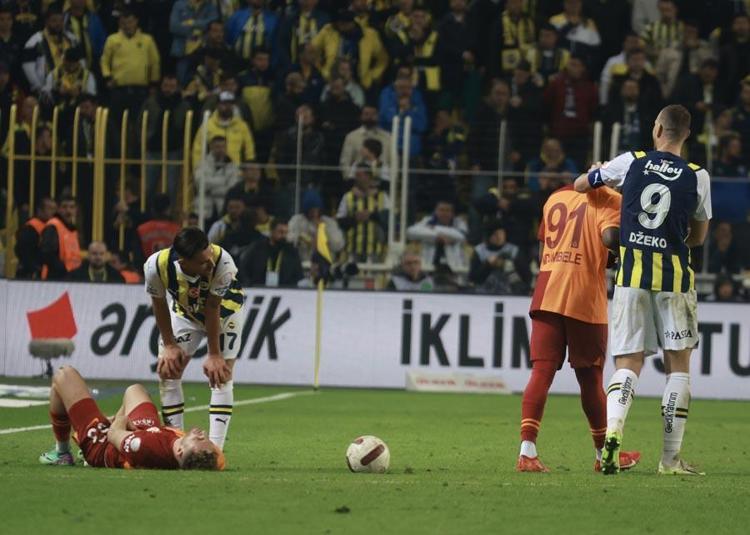 Penaltı ve kırmızı kart tartışmaları Fenerbahçe-Galatasaray derbisine damga vurdu İşte derbideki tartışmalı pozisyonlar...