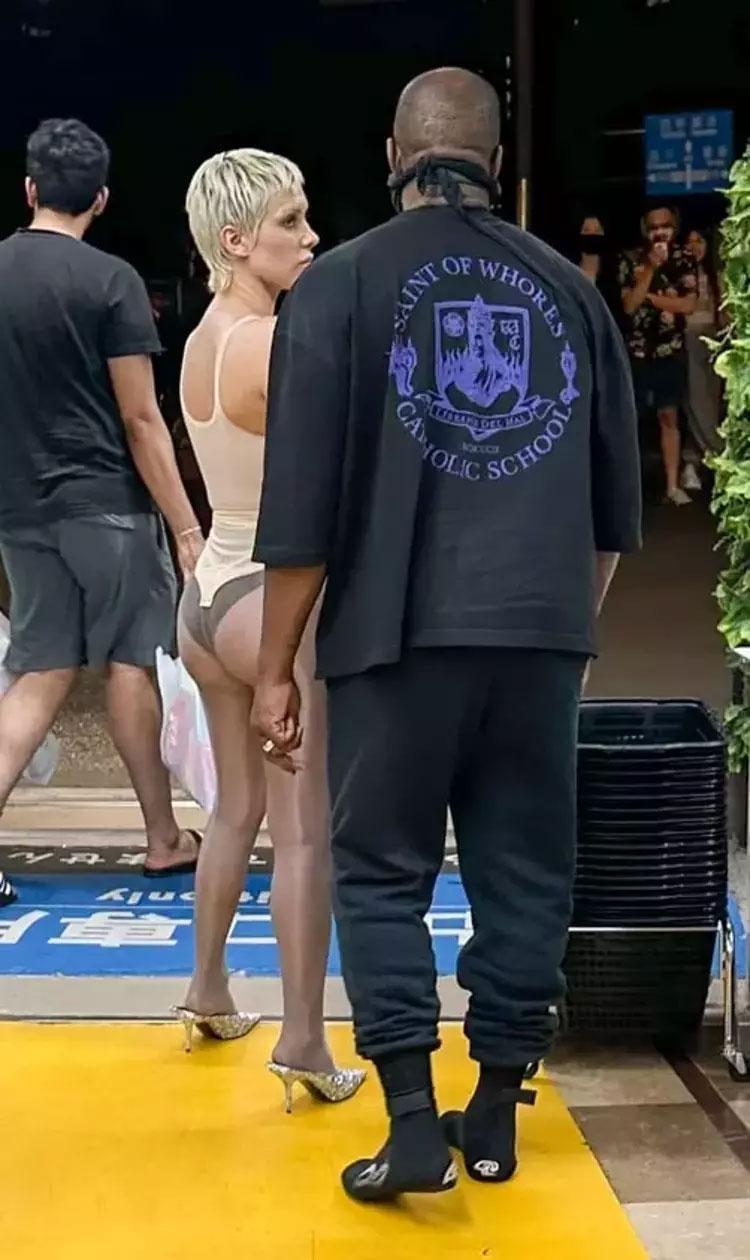 Kanye West sosyal medyadan karısının müstehcen fotoğraflarını paylaştı Bianca bu sene pantolon giymeyecek
