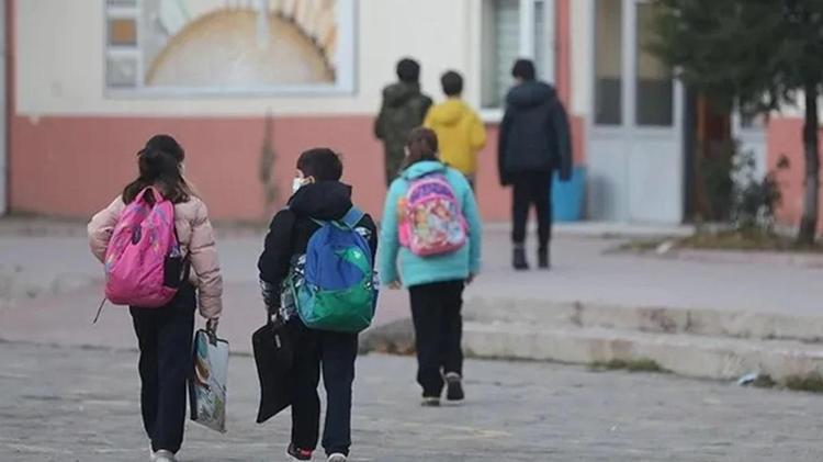 15 tatile kar sürprizi: Sömestr tatili 10 Ocakta başlayabilir Okullar 1 ay tatil olacak mı