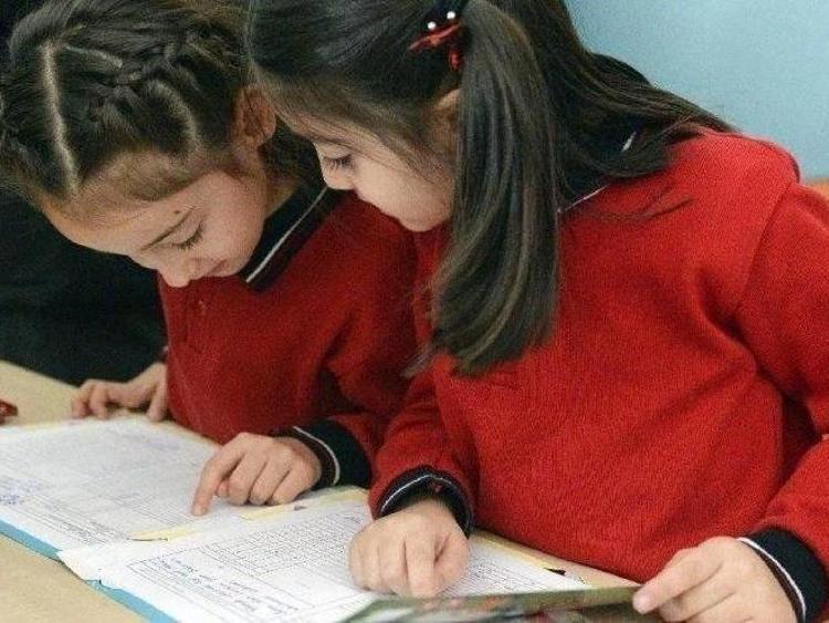 15 tatile kar sürprizi: Sömestr tatili 10 Ocakta başlayabilir Okullar 1 ay tatil olacak mı