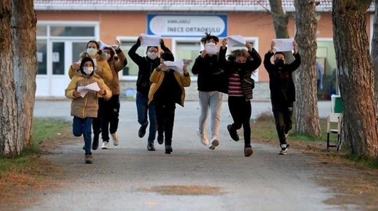 15 tatile kar sürprizi: Sömestr tatili 10 Ocakta başlayabilir Okullar 1 ay tatil olacak mı