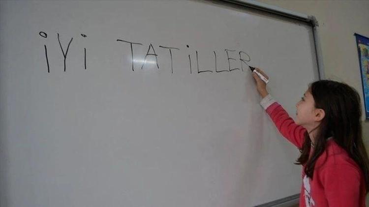 15 tatile kar sürprizi: Sömestr tatili 10 Ocakta başlayabilir Okullar 1 ay tatil olacak mı