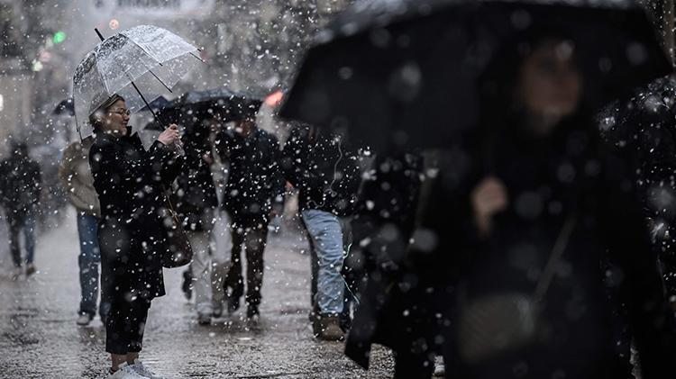 Lapa lapa yağacak İstanbulda kar alarmı verildi, sadece saatler kaldı, sıcaklıklar eksiye düşüyor