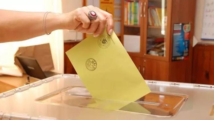 Milletvekili olan biri belediye başkanı olabilir mi Belediye başkanı olunca milletvekilliği düşer mi