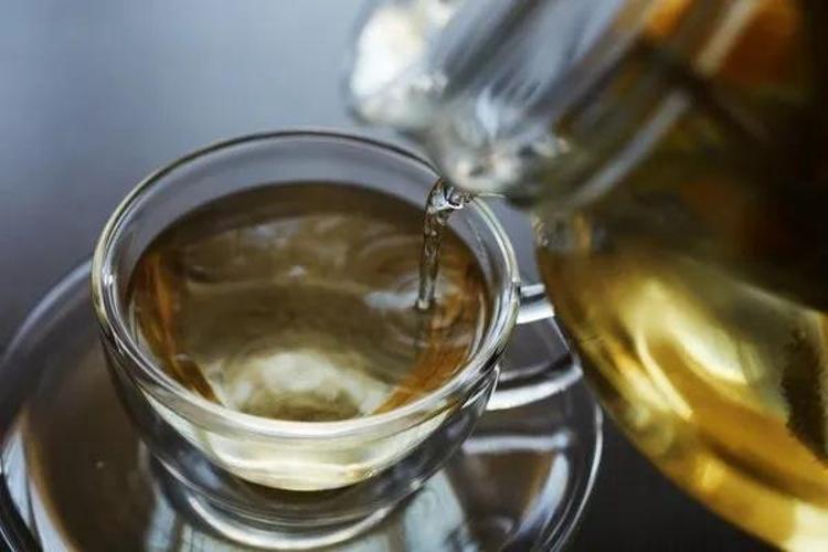 Saçlar inceldiği yerden kopmuyor Sadece iki malzeme var: Saç döküldüğü yerden tekrar bitiyor
