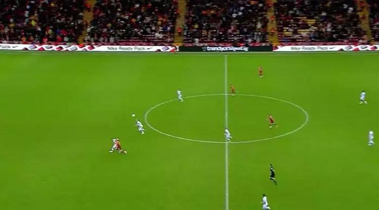 Galatasaray-Konyaspor maçına damga vuran pozisyon Goller öncesi faul: Bu çok net penaltı
