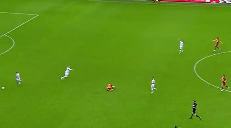 Galatasaray-Konyaspor maçına damga vuran pozisyon Goller öncesi faul: Bu çok net penaltı