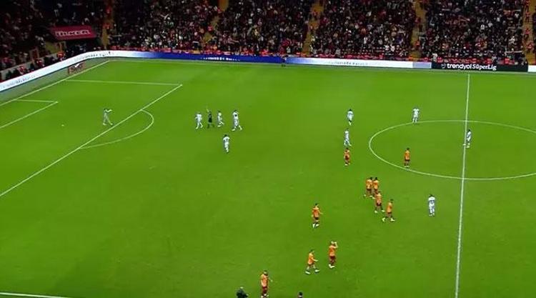 Galatasaray-Konyaspor maçına damga vuran pozisyon Goller öncesi faul: Bu çok net penaltı