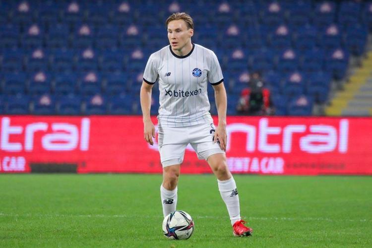 SAĞ BEKE SVENSSON