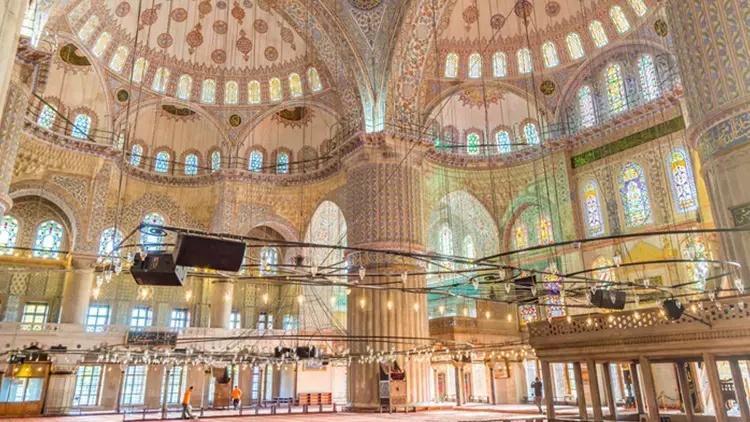 Berat kandilinde Duhan Suresi okunur mu Duhan suresi 4. ayet Berat Kandilinde neden okunur, berat kandili ile ilgili ayetler var mı