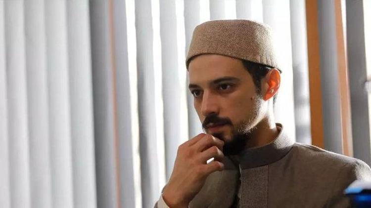 Kızıl Goncalar yayından kaldırıldı mı 15 Ocak Kızıl Goncalar neden yok İşte Fox Tv yayın akışı