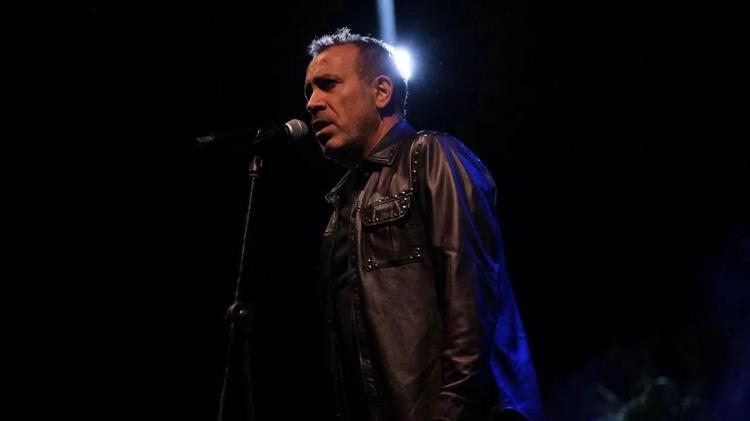 Haluk Levent ve Hasan Can Kaya sözünü tuttu Çadırda kalan şehit ailesine ev aldı