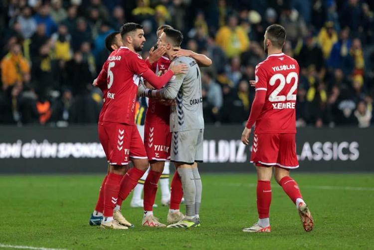 Samsunsporun attığı golden önce faul var mı Eski hakem sert çıktı