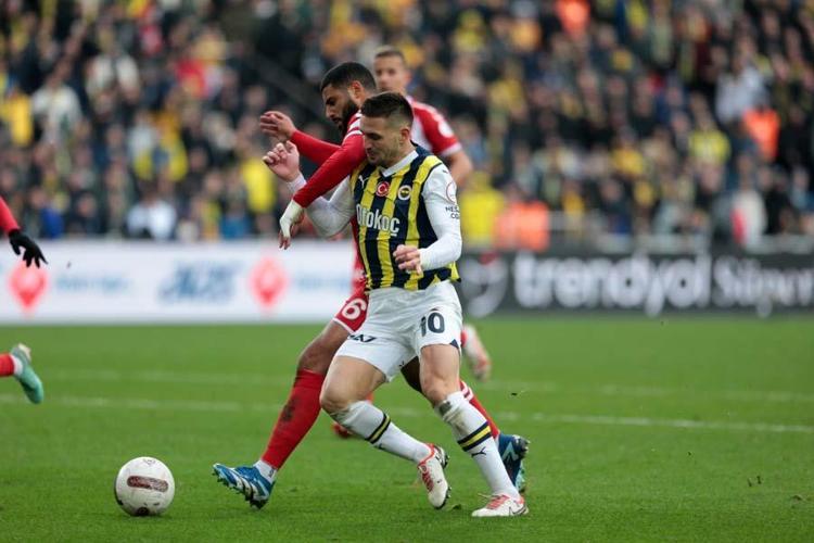 Samsunsporun attığı golden önce faul var mı Eski hakem sert çıktı