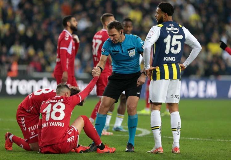 Samsunsporun attığı golden önce faul var mı Eski hakem sert çıktı