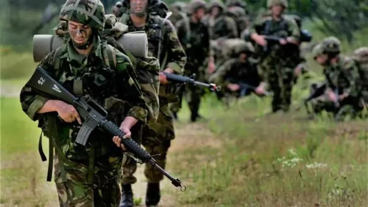 Askere gidene ne denir Bedelli askerlik yapanlara uğurlama sözleri: Hayırlı tezkereler dışında en güzel askere yolculuk mesajları...