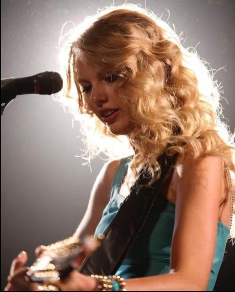 Taylor Swiftin yapay zekâ ile yapılan müstehcen görüntüleri sosyal medyada yayıldı