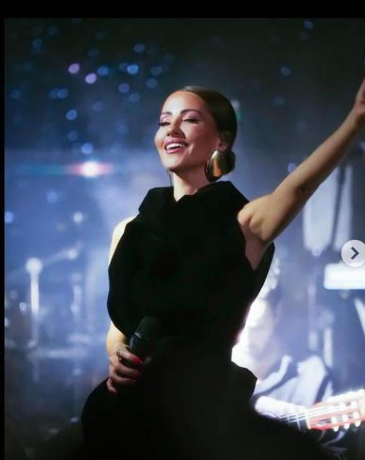 Derya Uluğ imaj tazeledi Hayranları yorum yağmuruna tuttu