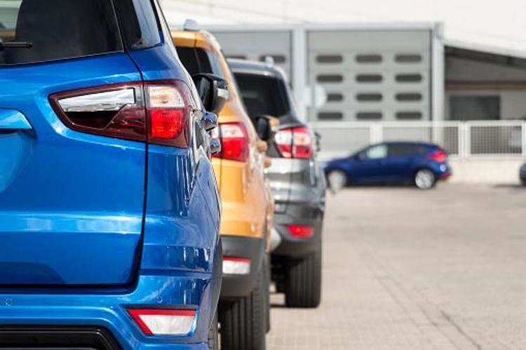 Sıfır ve ikinci el araba fiyatlarında görülmemiş düşüş Elektrikli araç alacaklara uyarı