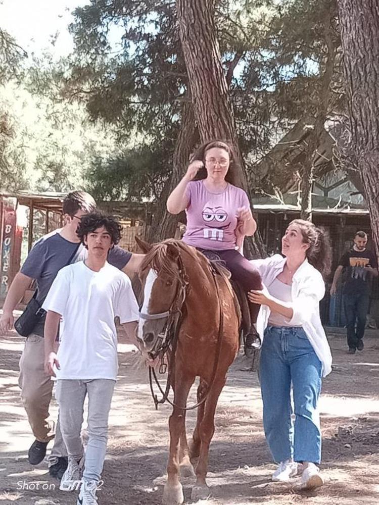 ‘ŞARKILAR ÖLMÜYORMUŞ’