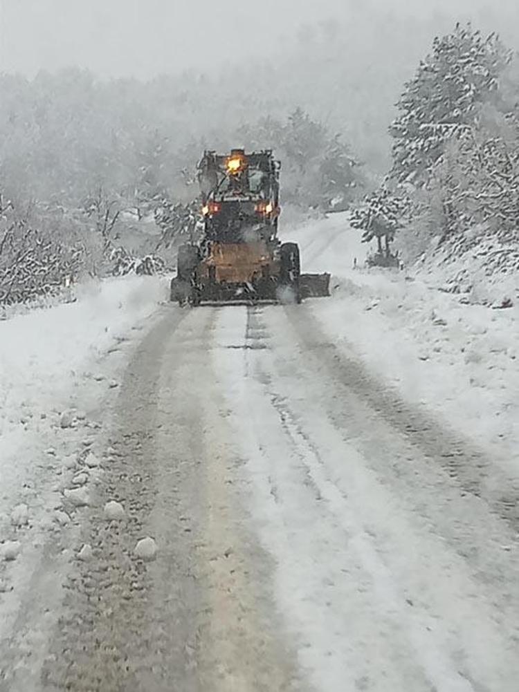 SİLİVRİYE KADAR GELEN KAR, İSTANBULDA YAĞMURA DÖNÜŞÜYOR