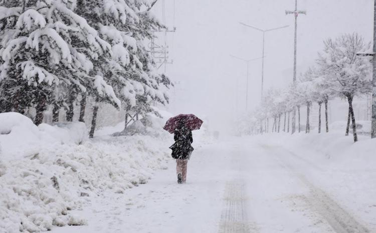 Kar İstanbulun merkezine yağacak Meteoroloji son hava raporunu açıklarken uzman isim tarih vererek uyardı