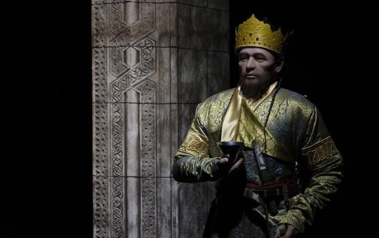 13 sultanın bulunduğu türbedeki poşetlere istiflenmiş dağınık halde bulunan iskeletlerin, birçok bilim insanı ve kurumun çalışmasıyla DNA örnekleri ve kimliklendirmeyle hangi sultana ait olduğu belirlendi.