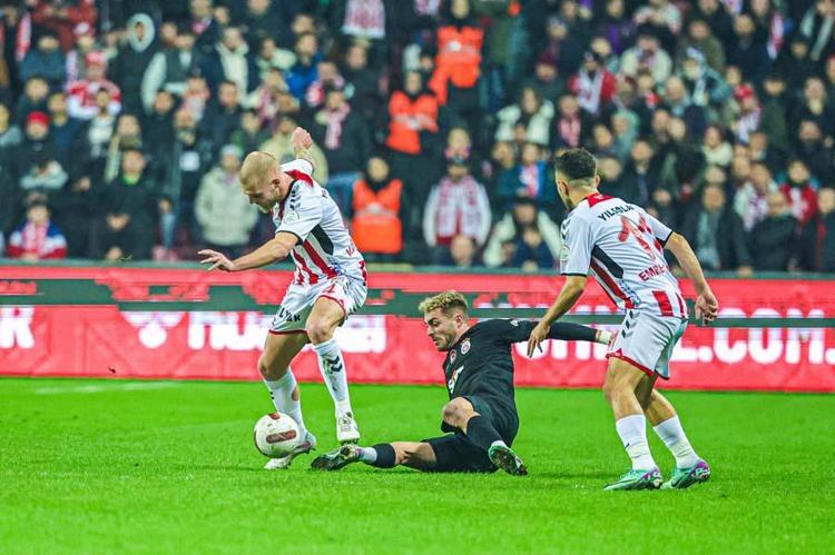 Soru: Galatasaray maçından sonra sosyal medyada söylentiler oldu. Bununla ilgili bir şey söylemek ister misiniz