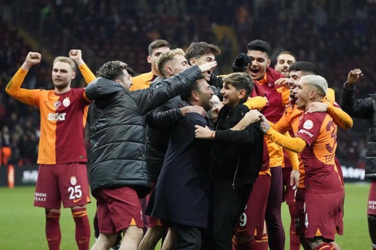 Galatasaray Yeni Sol Bekini Buldu! Okan Buruk'un Yeni Prensi Olacak ...