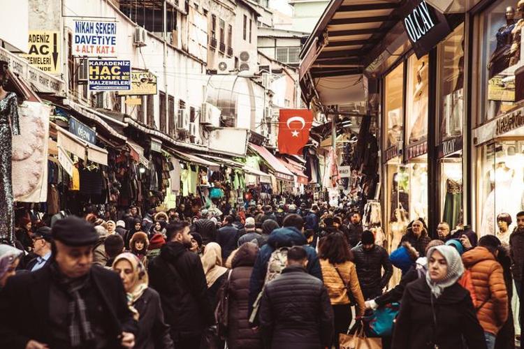 TÜRKİYEDE KİLOMETREKAREYE 111 KİŞİ DÜŞERKEN İSTANBULDA 3 BİN 13 KİŞİ DÜŞTÜ