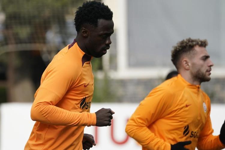 Galatasaray için Alman devine resti çekti Sacha Boey, Bakambudan gelen paralar boşa gitmedi