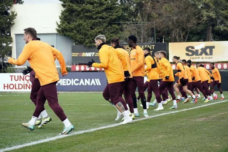 Galatasaray için Alman devine resti çekti Sacha Boey, Bakambudan gelen paralar boşa gitmedi