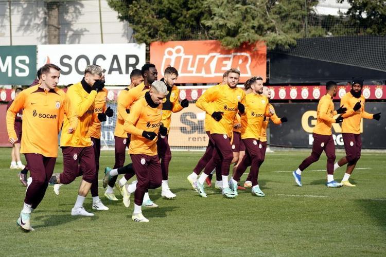 Galatasaray için Alman devine resti çekti Sacha Boey, Bakambudan gelen paralar boşa gitmedi