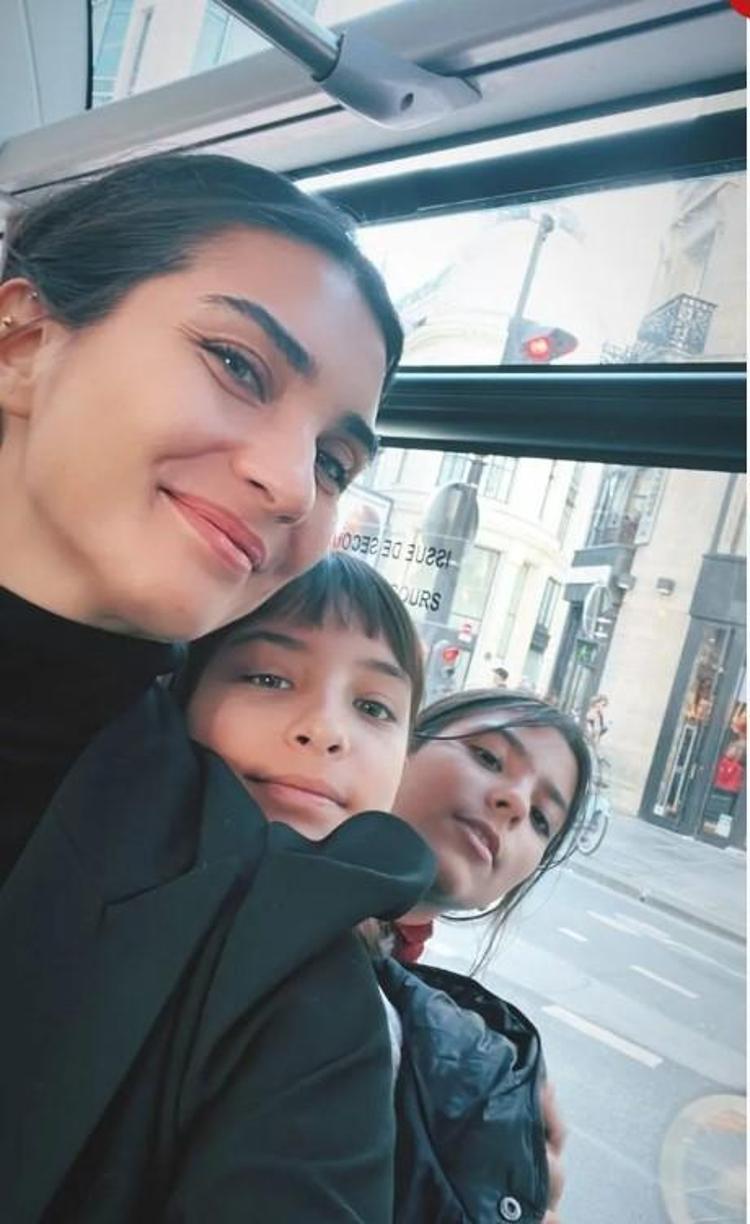 Tuba Büyüküstünün çocukları Toprak ve Maya büyüdü Tıpkı babasına benziyor