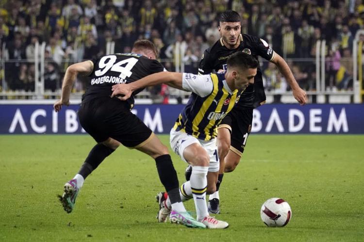 EVİNDE 4. KEZ PUAN KAYBETTİ
