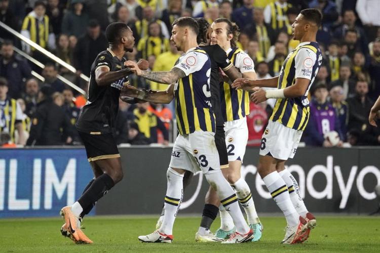 Ersun Yanal, İsmail Kartaldan daha çok işe yarıyor Fenerbahçeliler tek cümlede olayı bitirdi