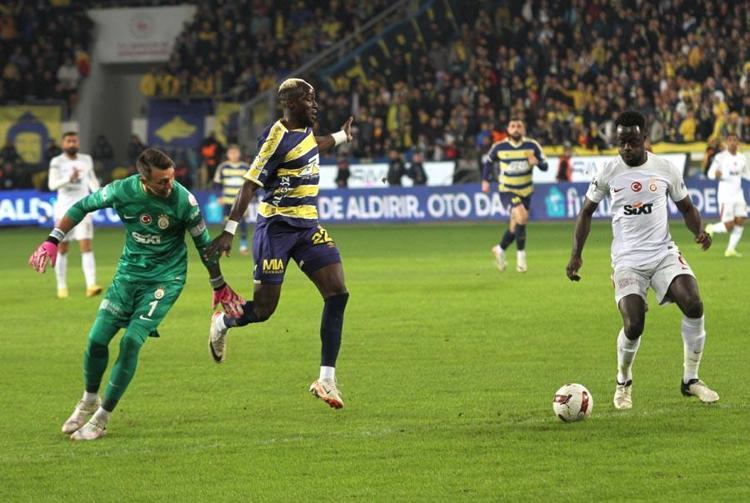 Ankaragücü-Galatasaray maçında penaltıdan önce faul var mı Halem Ali Şansalanın iptal kararı doğru mu