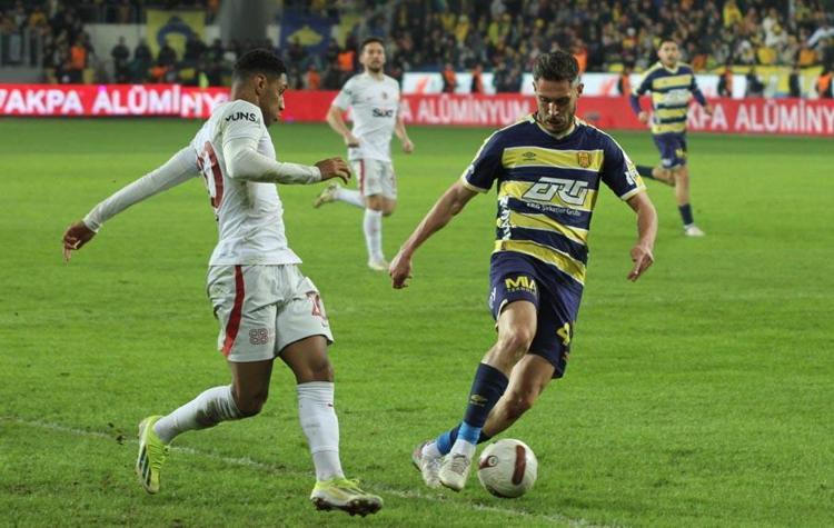 Ankaragücü-Galatasaray maçında penaltıdan önce faul var mı Halem Ali Şansalanın iptal kararı doğru mu