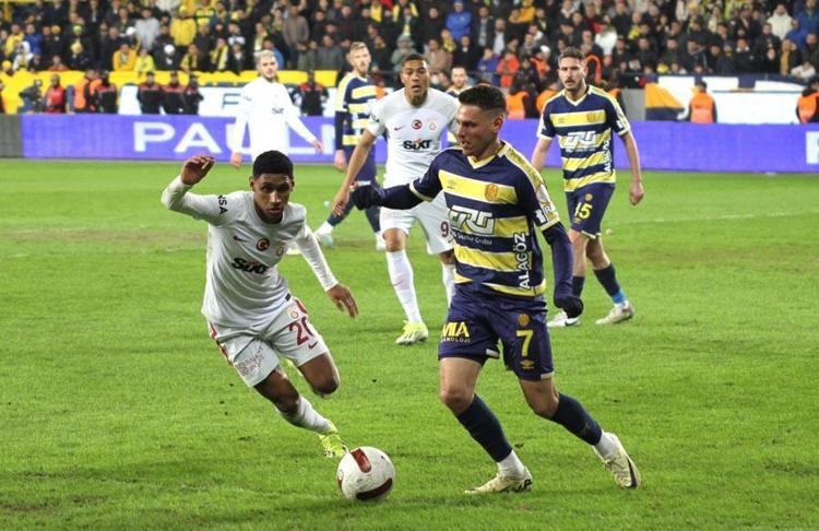 Ankaragücü-Galatasaray maçında penaltıdan önce faul var mı Halem Ali Şansalanın iptal kararı doğru mu