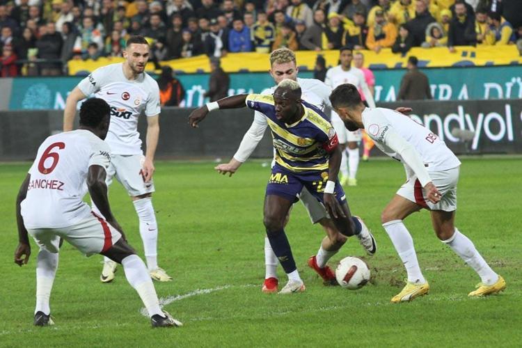 Ankaragücü-Galatasaray maçında penaltıdan önce faul var mı Halem Ali Şansalanın iptal kararı doğru mu