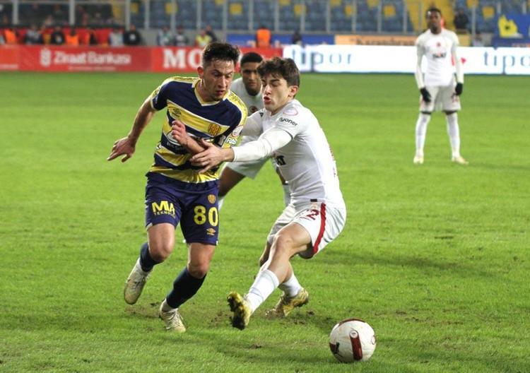 Ankaragücü-Galatasaray maçında penaltıdan önce faul var mı Halem Ali Şansalanın iptal kararı doğru mu