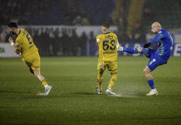 Dzeko, Tadic takımı toplayıp söyledi Forvette Serdar Dursun işleri karıştıracak