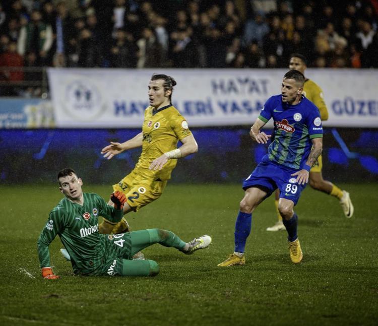 Dzeko, Tadic takımı toplayıp söyledi Forvette Serdar Dursun işleri karıştıracak
